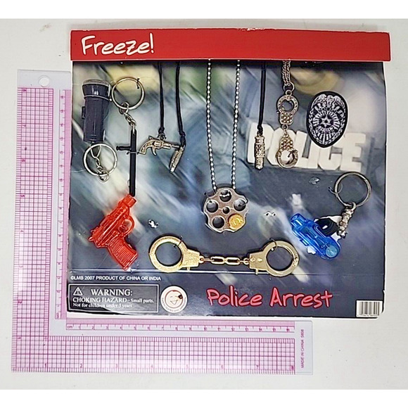 Vintage Vending Display Board Freeze! Key Chain Toys 0365 - Picture 1 of 2